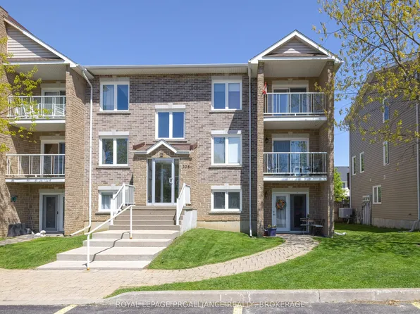 225 Oak St #2104, Gananoque, ON K7G 2R5