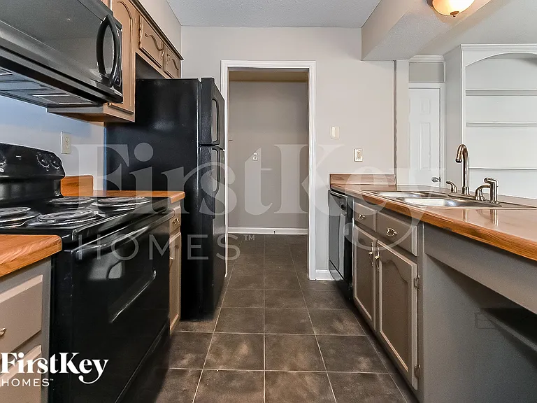 6512 Lancer Dr — Photo 8