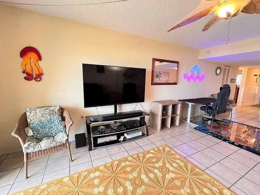 1 bed, 1.0 bath, 902 sqft, $2,000 — Photo 4
