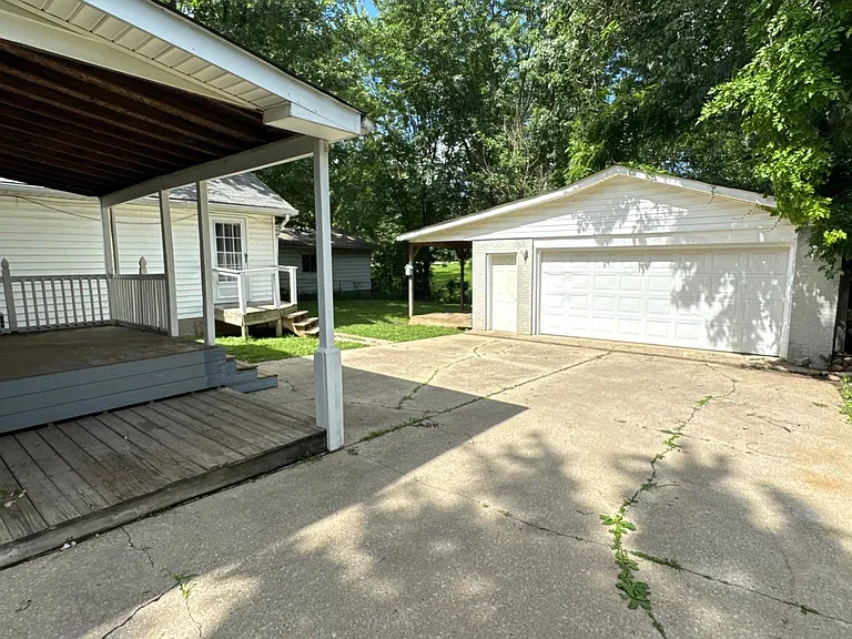 338 N Skyline Dr — Photo 35