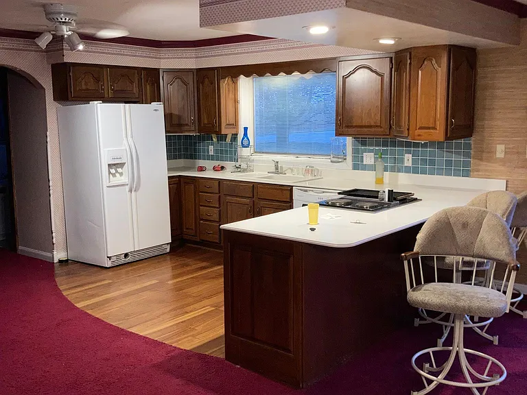 7043 S 450 W — Photo 2