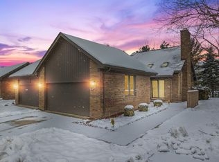 16235 Pine Ridge Dr N, Fraser, MI 48026