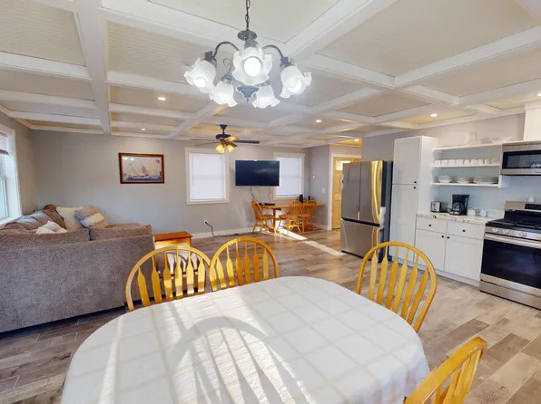 52 John Street, Camden, ME 04843