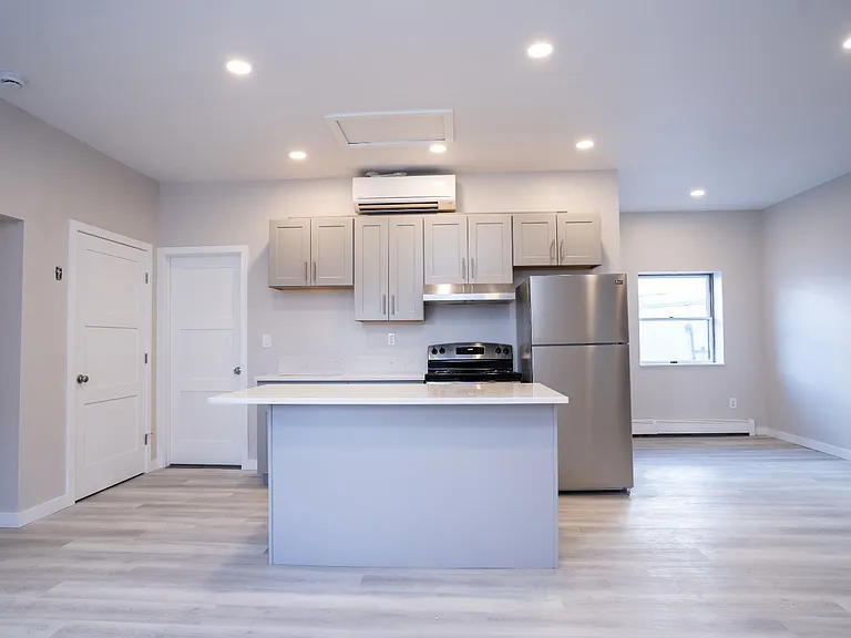 4001 Broadway #2 — Photo 3
