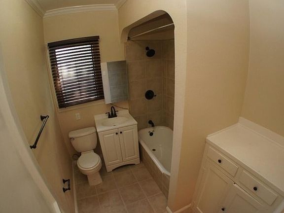 4th image of 4124-4126 Monroe St #4124