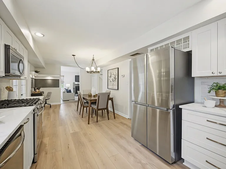 724 Yorkshire Dr — Photo 33