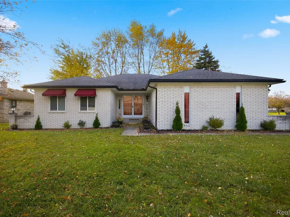 40645 Heatherlea Ct, Clinton Township, MI 48038