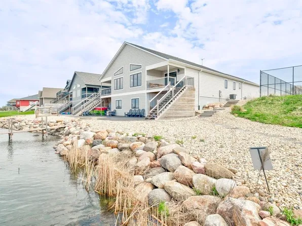 182 W Bay Rd, Lake Park, IA 51347