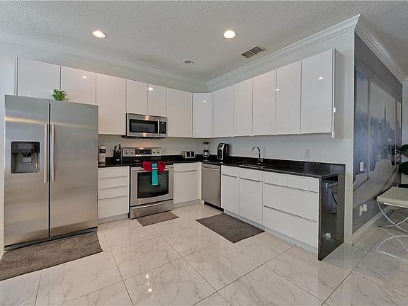 5th image of 8148 Sun Palm Dr