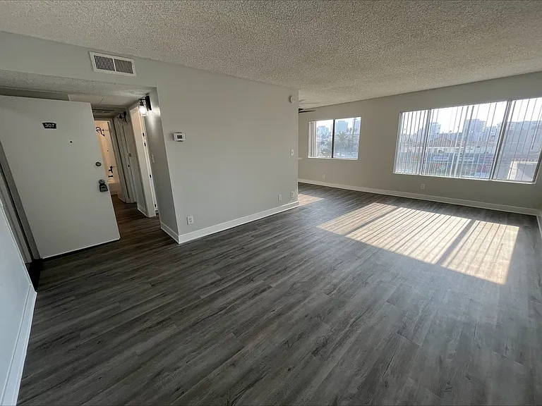 245 South Serrano Ave — Photo 23