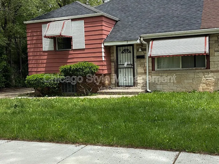 9713 S Oglesby Ave — Photo 1