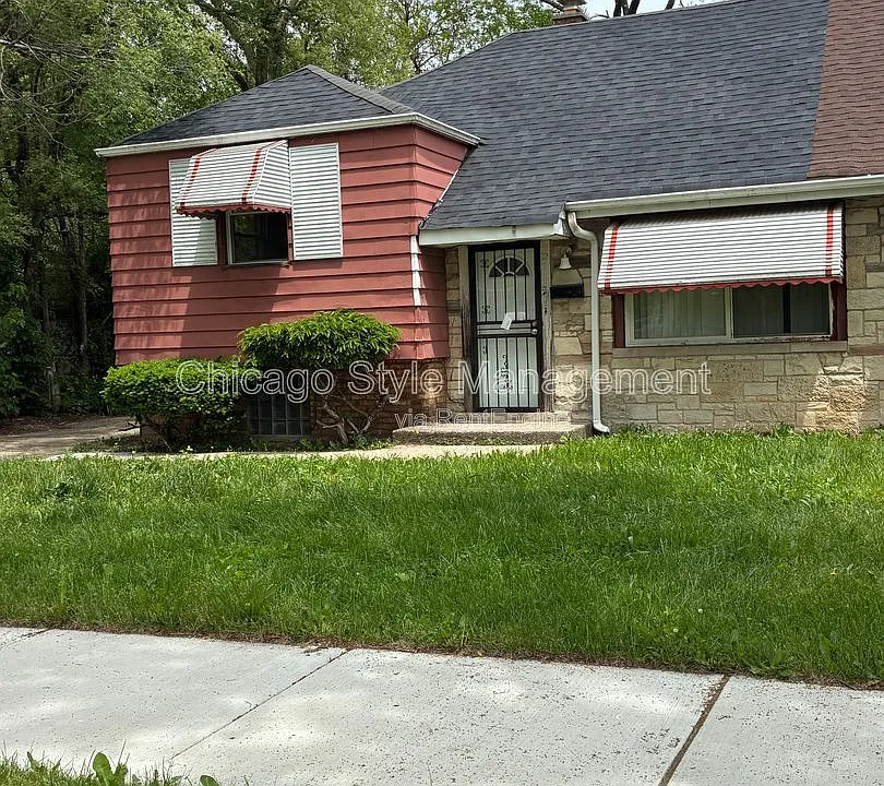 9713 S Oglesby Ave