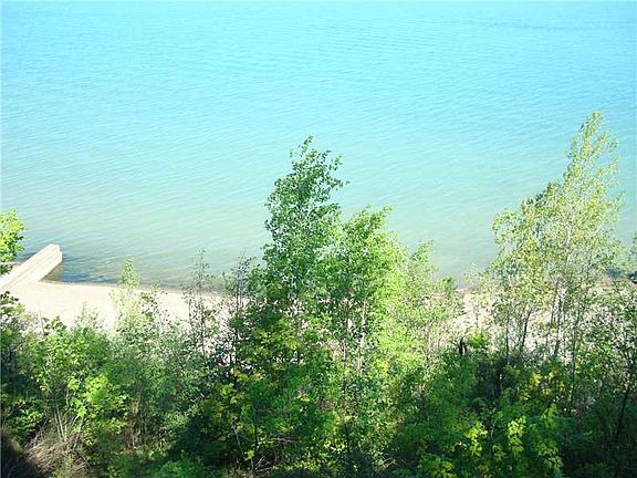 4th image of 6390 Lake Shore Dr