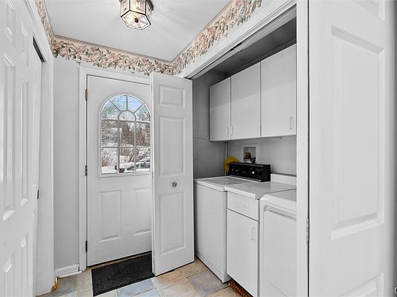 4th image of 55 Clinton St