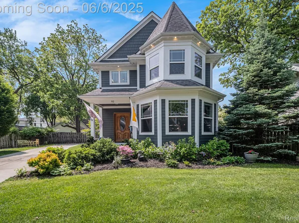 92 Kensington Blvd, Pleasant Ridge, MI 48069