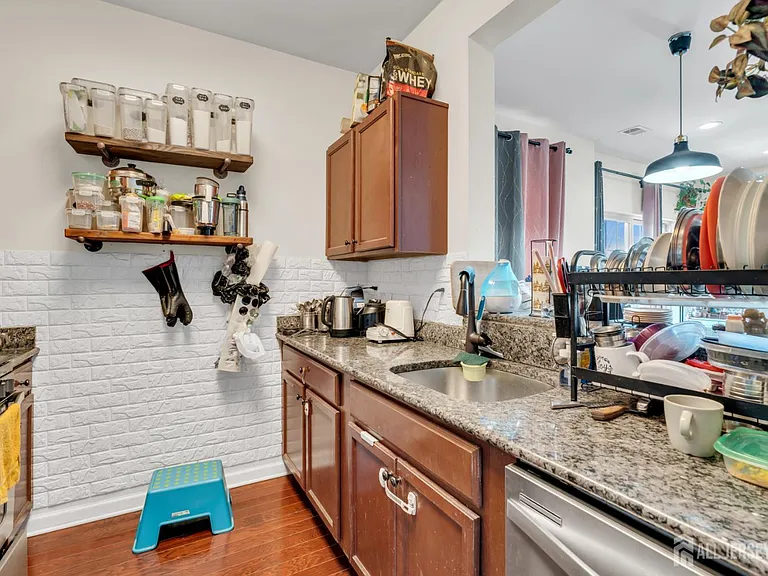 731 Strassle Way — Photo 8