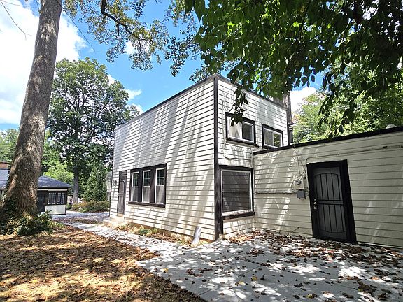 2nd image of 2243 E Lake Rd NE #C