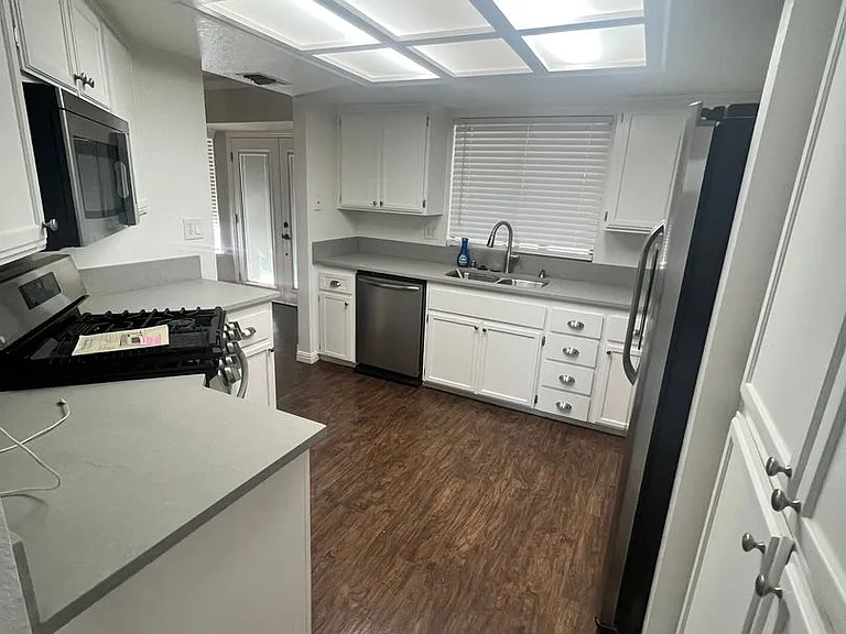 561 Amanda Ct — Photo 9