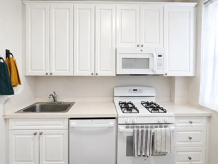 618 Amsterdam Ave #2C — Photo 4
