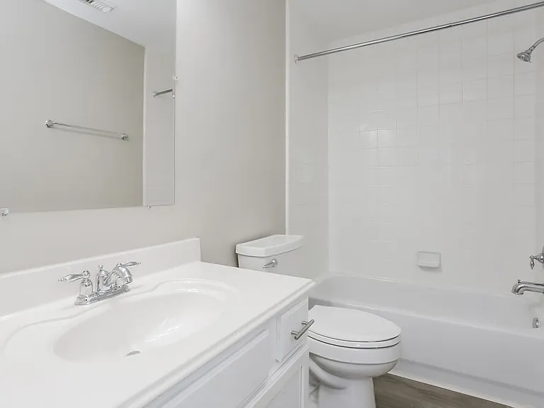 2431 Fox River Ln — Photo 16