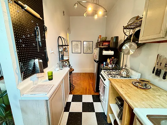 Rented by Garfield Realty  | media 18