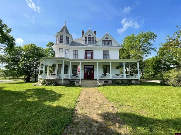 359 Valley St, Yellville, AR 72687