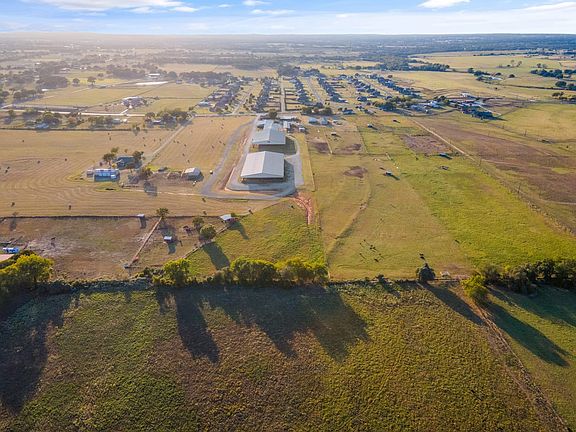 5th image of 1886 Jay Bird Ln