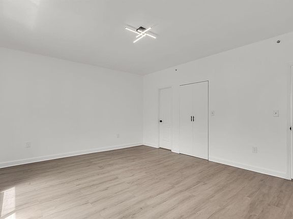 5th image of 1300 NE 109th St #424