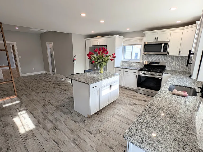 1744 Kings Hwy — Photo 23