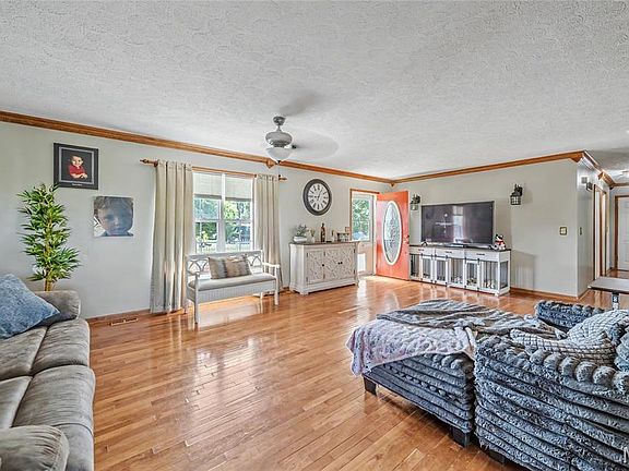 3rd image of 502 McClaren Way