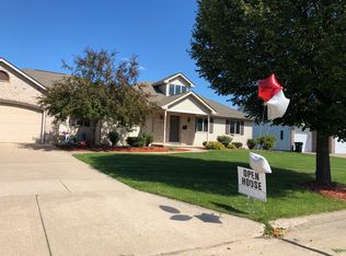 1032 E Greenbrier Dr, Appleton, WI 54911