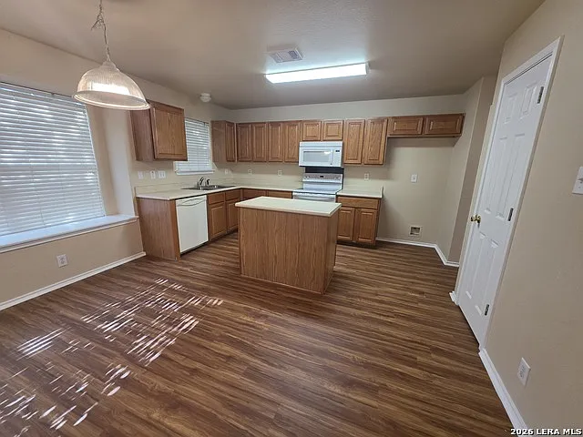 3 bed, 2.5 bath, 2127 sqft, $1,800 — Photo 4
