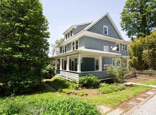 17 North Ln, Glen Cove, NY 11542