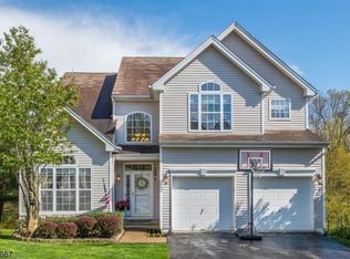 77 Winding Hill Dr, Hackettstown, NJ 07840