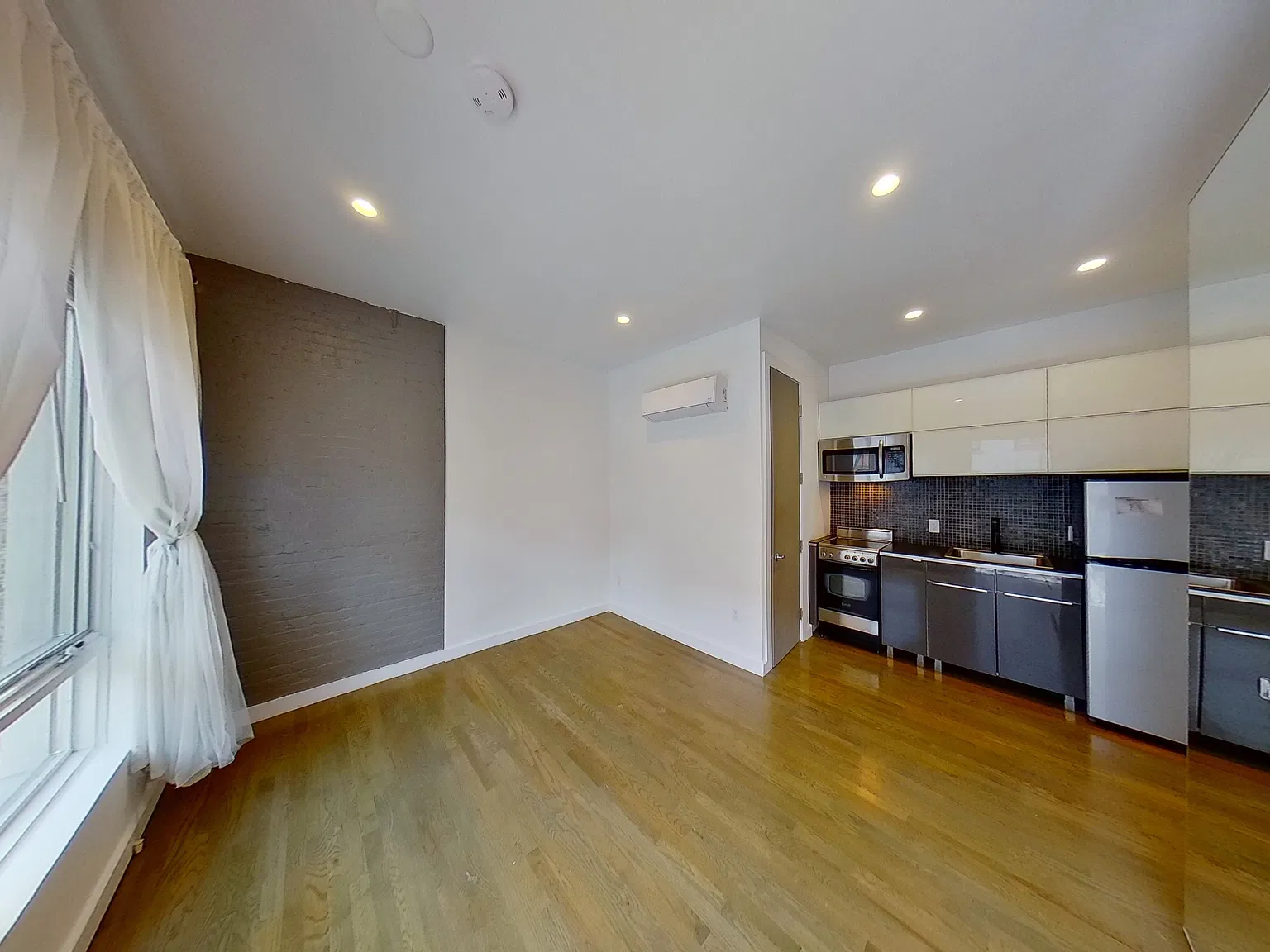 Studio, 400 sqft, $2,200 — Photo 4