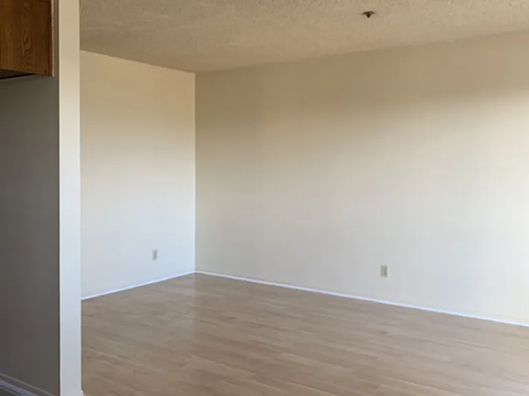 13415 Doty Ave — Photo 28