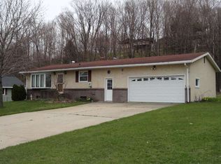 1479 Washington St, Munising, MI 49862