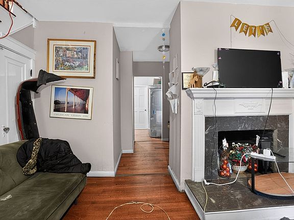 3rd image of 20 Derne St