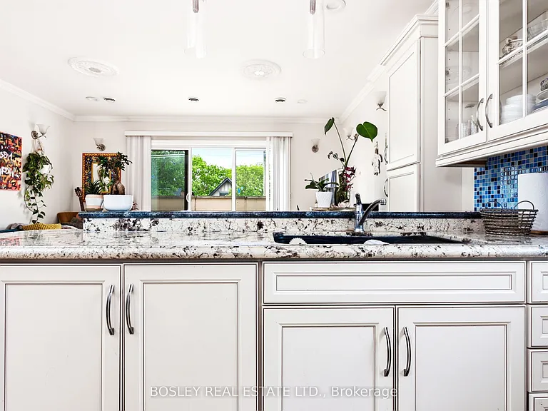 115 Roncesvalles Ave #3 — Photo 9