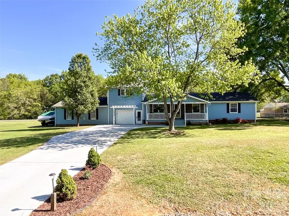 324 Picketts Cir, Indian Trail, NC 28079