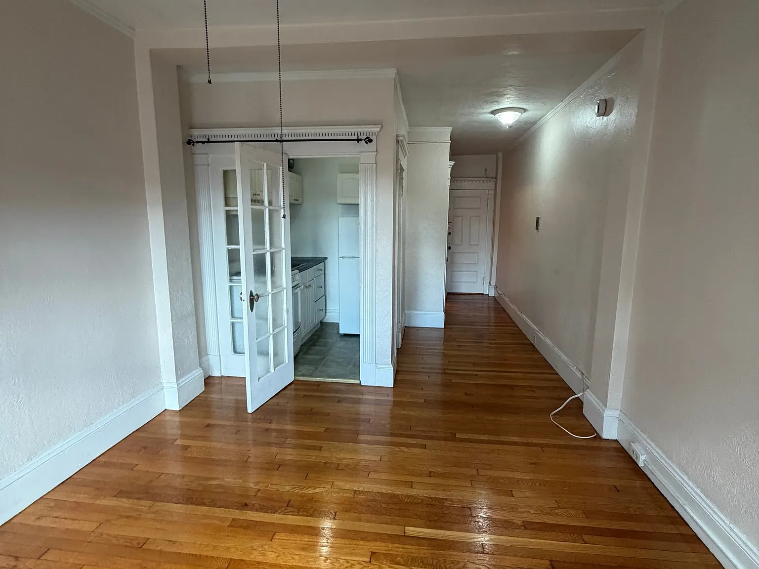 Studio, 1.0 bath, 305 sqft, $2,100 — Photo 2