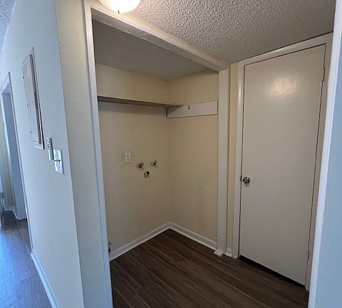 5th image of 303 Donna Dr #B