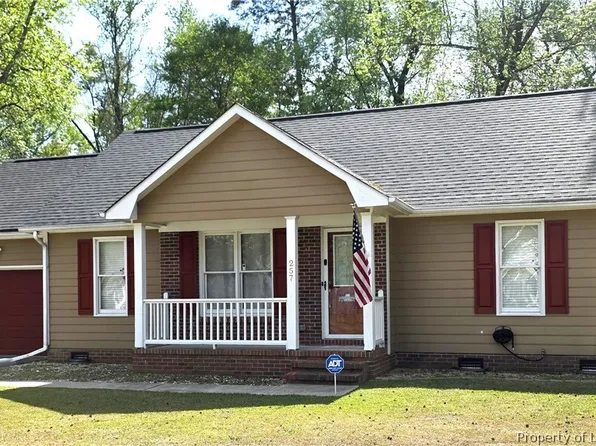 257 Berwick Dr, Raeford, NC 28376
