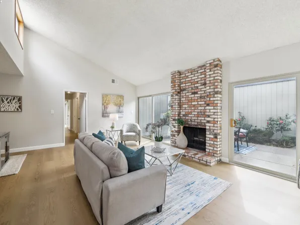 1040 Mangrove Ln, Alameda, CA 94502