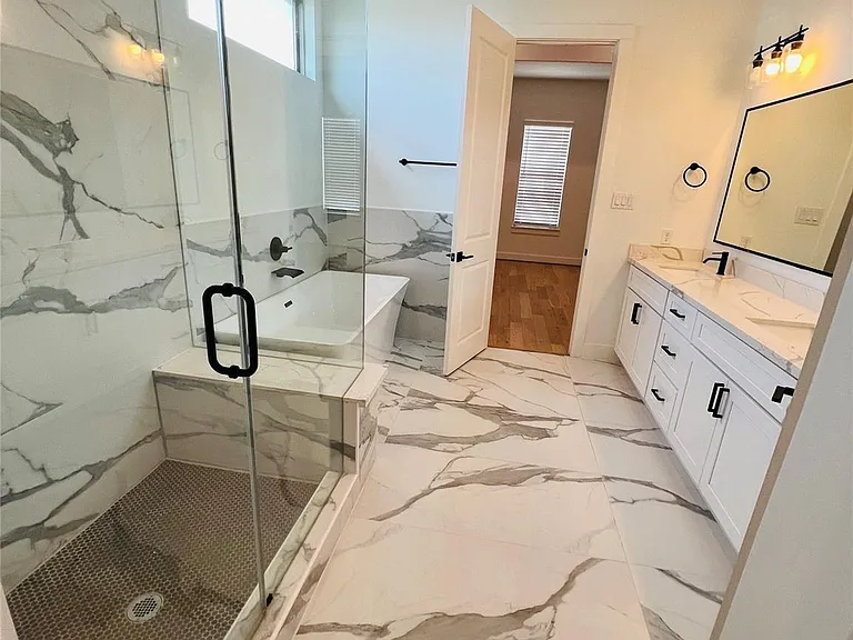 1103 W 15th 1/2 St #A — Photo 19