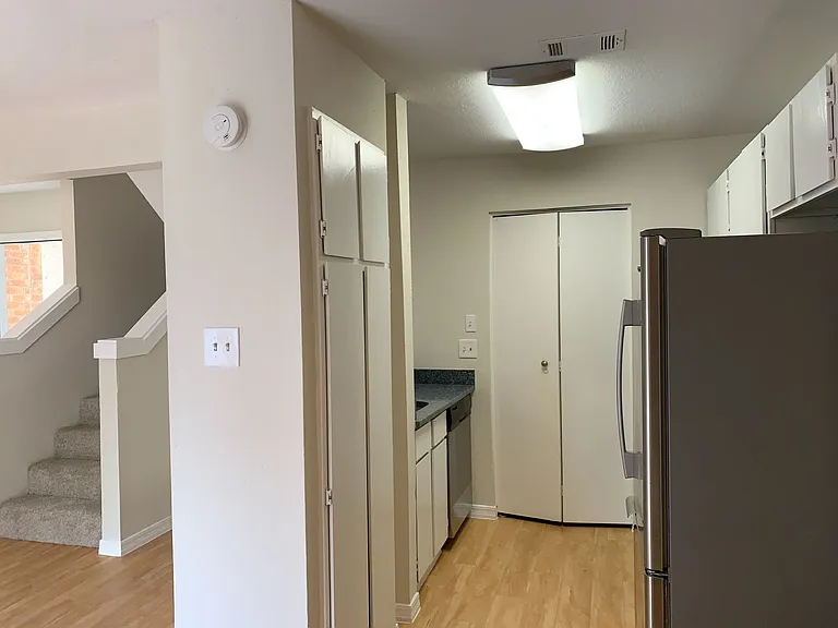 513 S Park Dr — Photo 43