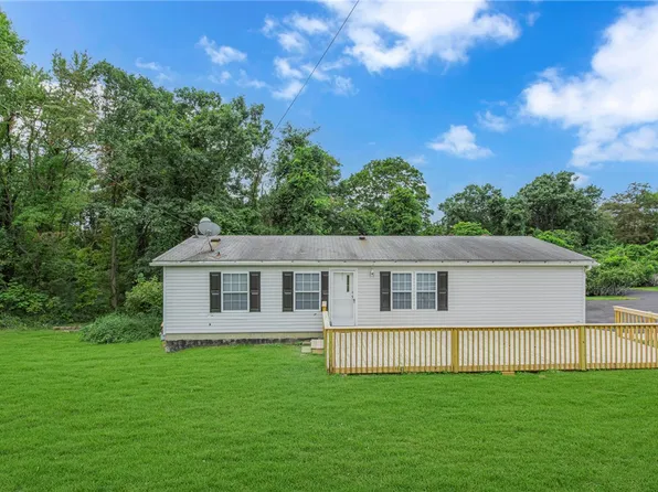 353 Pleasant Dr, Aliquippa, PA 15001