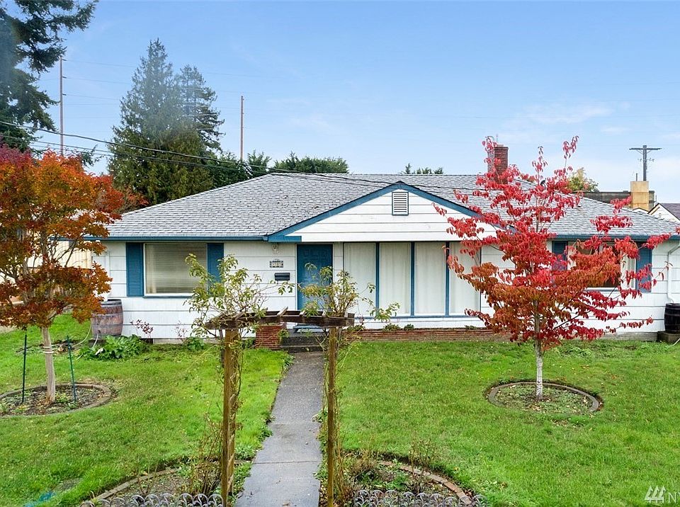 Great Home in the highly desirable Proctor neighborhood.