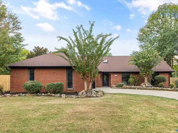 1901 Helmsdale Cir SE, Huntsville, AL 35803