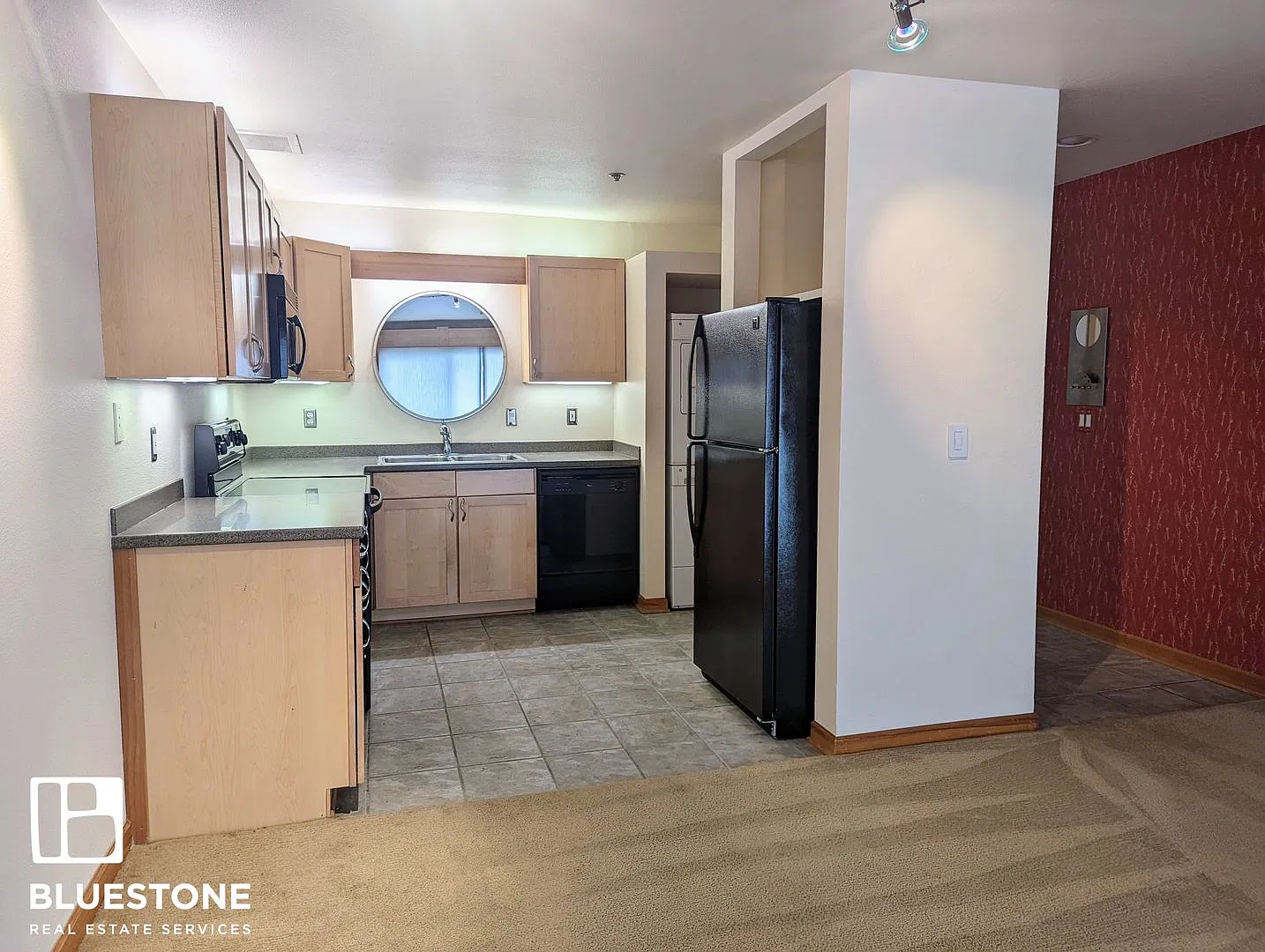 Stunning Downtown Condo with River Views, Included Amenities and a Pool ! — Photo 4